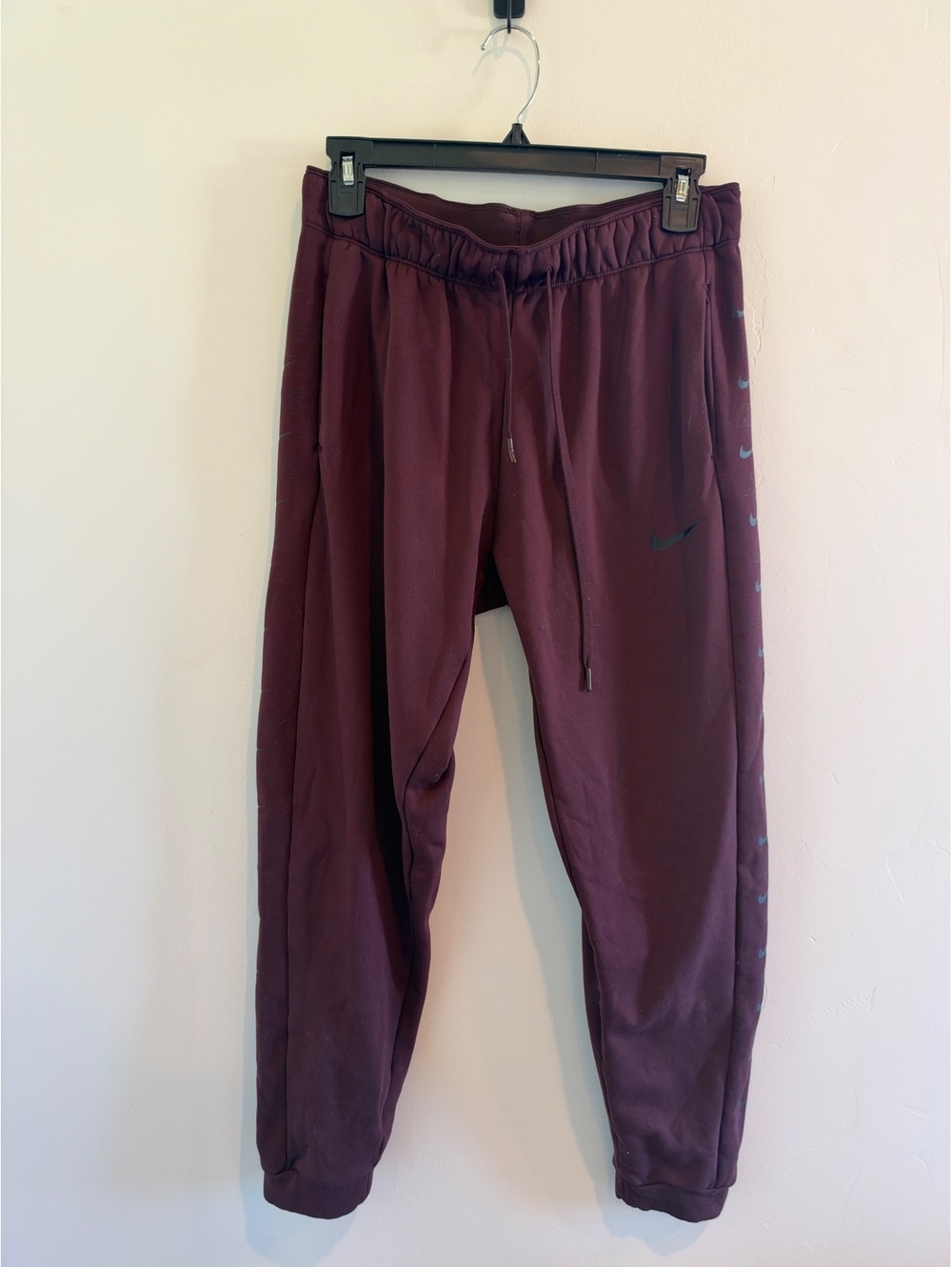 Nike Women’s Burgundy Logo Jogger Sweatpants Size Medium